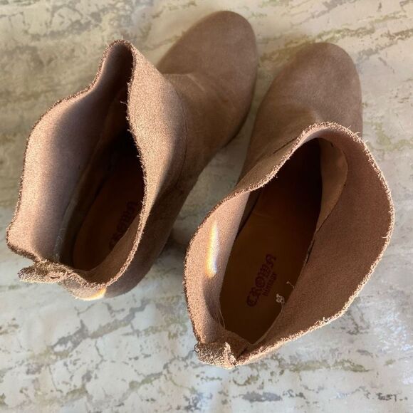 Crown Vintage Suede Darcie Heeled Ankle Boots - Picture 11 of 16